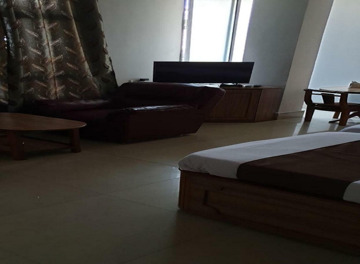 The Zara Residency Hotel Shillong Bagian luar foto